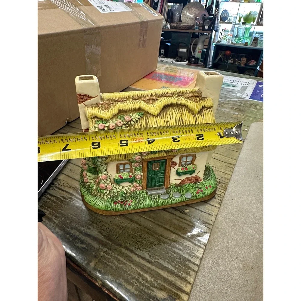 1994 Geo Lefton Cottage Home Music Box